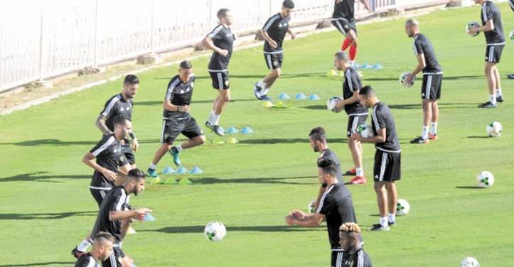 Belhanda suit en spectateur la séance d’entraînement du Onze national