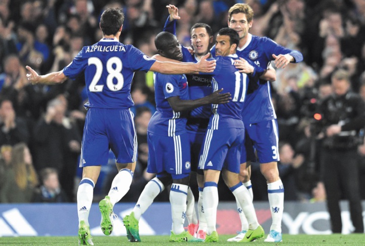 Chelsea trop fort, Liverpool craque