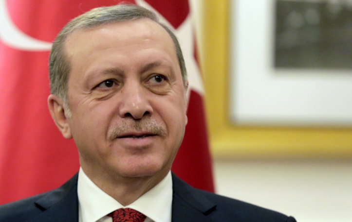 Erdogan rejette les critiques sur le référendum : Nouvelle prolongation de trois mois de l'état d'urgence en Turquie