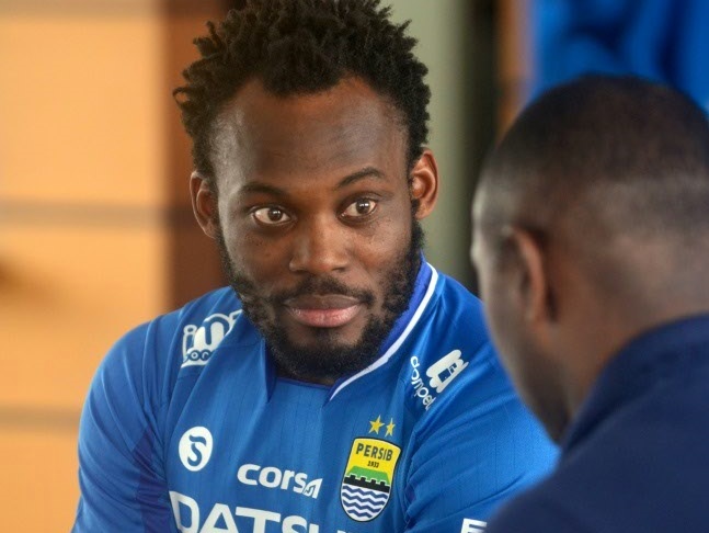 Essien sans permis de travail en Indonésie