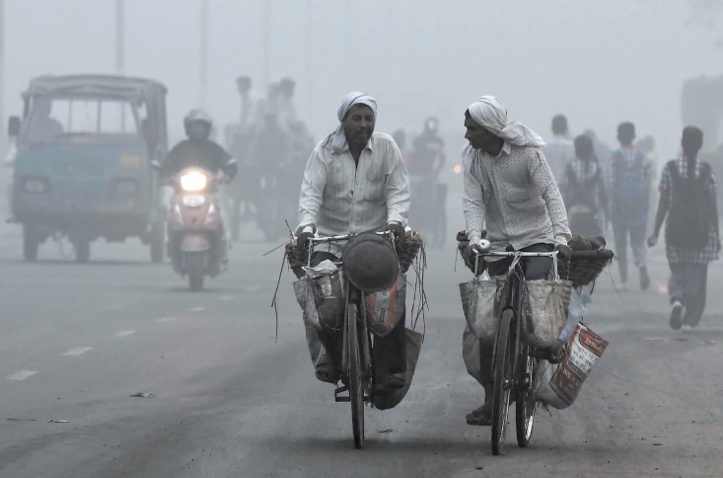 Indiens et Pakistanais suffoquent dans le brouillard de pollution