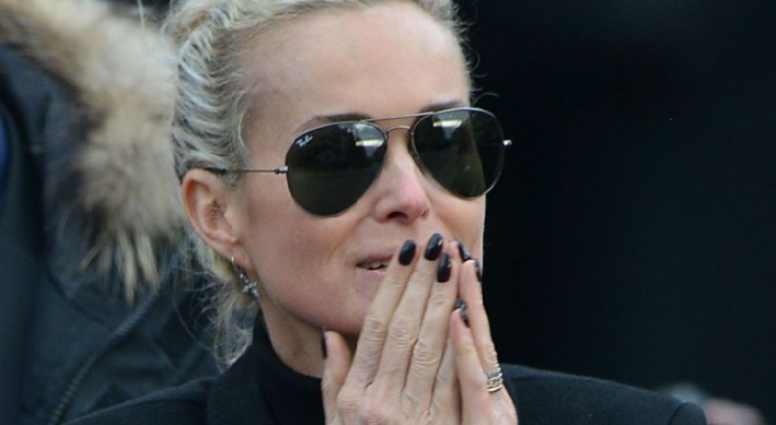 Laeticia Hallyday continue d’entendre la voix de Johnny