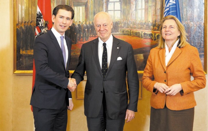 Le chancelier autrichien Sebastian Kurz, l'émissaire onusien pour la Syrie, Staffan de Mistura, et la ministre autrichienne des Affaires étrangères Karin Kneissl.