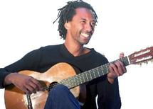 En concert fusion au Festival Gnaoua et musiques du monde : Mahmoud Guinea rencontre le guitariste Daby Touré