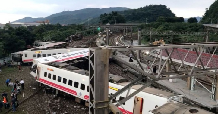 18 morts dans un accident de train au Taïwan