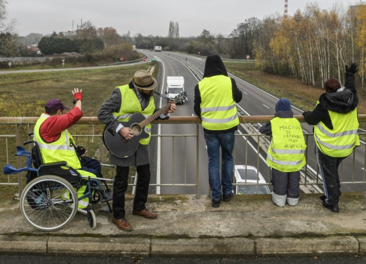 Les“gilets jaunes” en jaune pâle