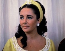 Une robe d'Elizabeth Taylor adjugée à 360.000 dollars