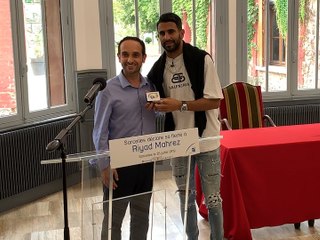 L'enfant de Sarcelles, Riyad Mahrez, reçoit la médaille de la ville