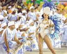 Le carnaval de Rio atteint son apothéose avec les défilés du sambodrome