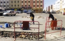 Casablanca en proie à l’incivilité de ses résidents : Un mécanicien construit son propre rond-point à Sidi Bernoussi