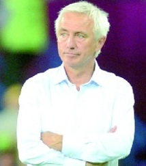 Van Marwijk: “Notre équipe a été meilleure que le Danemark”