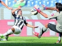 Calcio : La passe de trois de la Juve, Naples et Lazio