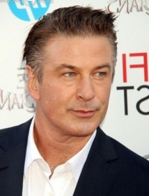 Alec Baldwin accusé d’avoir tenu des propos racistes