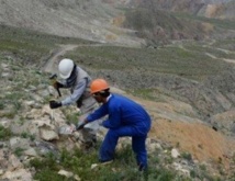 Une mine d'or artisanale en Afghanistan attire les prospecteurs dans un coin reculé