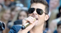 Le chanteur Robin Thicke défend le copyright de son tube “Blurred Lines”