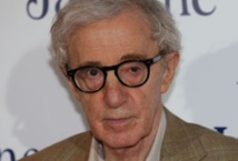 Woody Allen refuse les messages anti-tabac indiens et retire “Blue Jasmine”