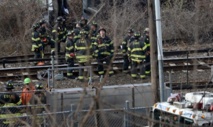 Recherche des causes du déraillement d’un train à New York