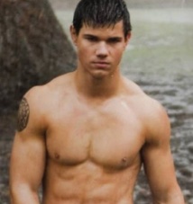 Ces célébrités qui  ont pris du muscle : Taylor Lautner