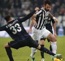 La Juventus, grâce  à la foudre... et la pluie, met la pression sur l’AS Rome