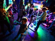 Emmener ses enfants en boîte: l’idée de Londoniens pour revivre leurs années clubbing