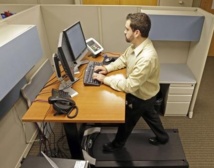 Rester assis au bureau nuit gravement à la santé