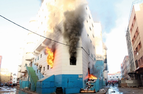 Un gigantesque incendie ravage le grand centre commercial de Nador