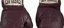 Les gants de boxe de Mohamed Ali lors du “Combat du Siècle” aux enchères