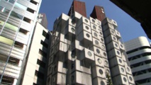 A Tokyo, combat de fous d'architecture pour une pile d'appartements-capsules