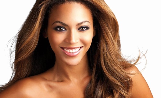 ​Beyoncé annonce la sortie d'une réédition augmentée de son album éponyme