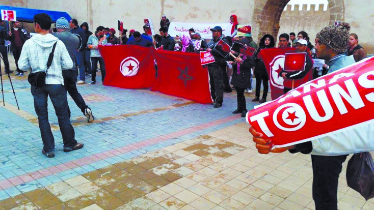 A Rabat, les Marocains manifestent leur solidarité devant l’ambassade de Tunisie