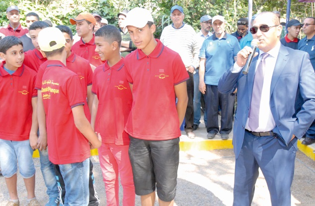 Ali Fennane aux côtés des jeunes de l’école de pétanque