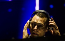 ​Tiesto crée la surprise en publiant un album