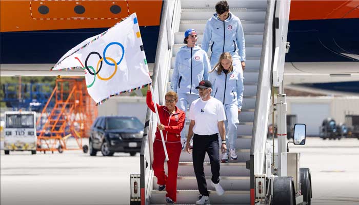 Le drapeau olympique arrive à Los Angeles et, avec lui, la 