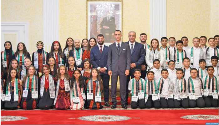 SAR le Prince Héritier Moulay El Hassan reçoit les enfants maqdessis participant à la 15ème édition des colonies de vacances de l’Agence Bayt Mal Al-Qods Acharif