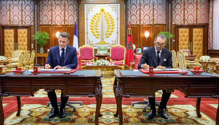 SM le Roi Mohammed VI et le Président Emmanuel Macron président la cérémonie de signature de plusieurs accords entre le Royaume du Maroc et la République française