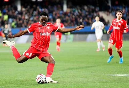 Akor Adams vers le FC Séville