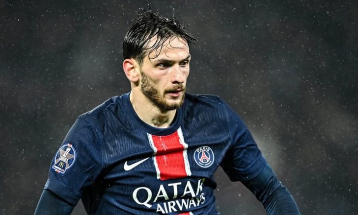 Naples ne digère toujours pas le départ de Kvaratskhelia au PSG