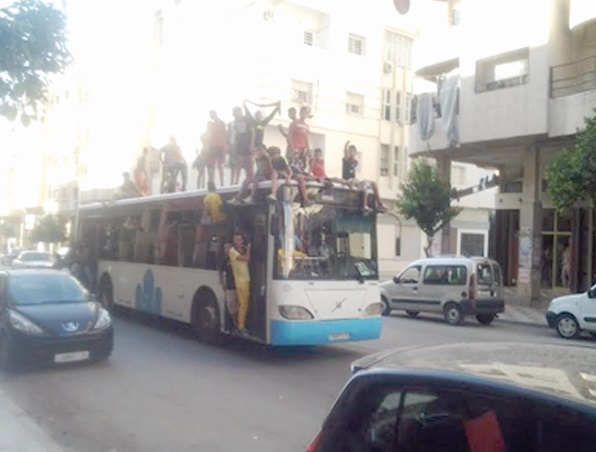 Un enfant sous les roues de City Bus à Fès