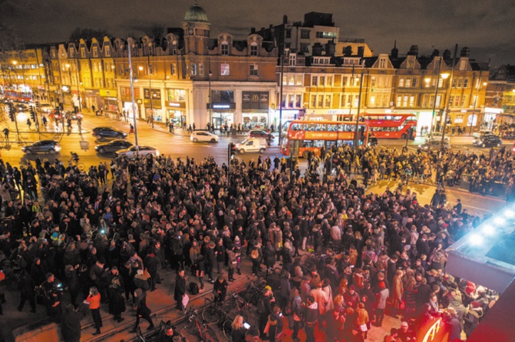 A Londres, chants et danses pour rendre hommage à David Bowie