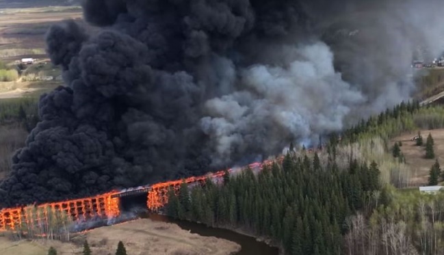 Une ville de 100.000 habitants au Canada évacuée en raison d’un gigantesque feu de forêt