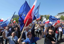 Record de 240.000 manifestants contre le gouvernement à Varsovie