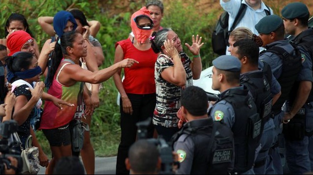 Une émeute entre bandes fait 56 morts dans une prison au Brésil