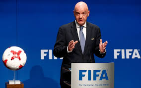 Infantino juge réaliste la mise en place de l'arbitrage vidéo