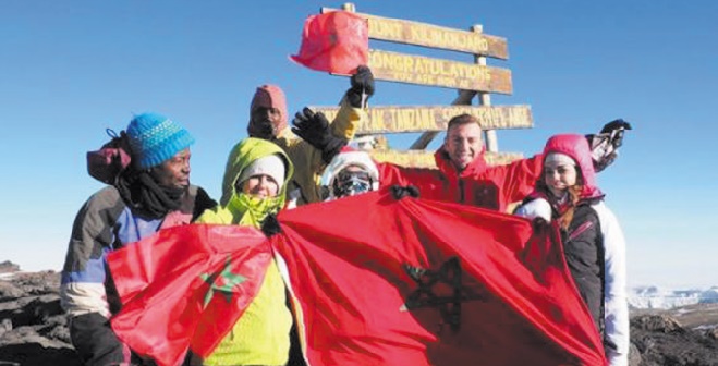 Le drapeau marocain hissé au sommet du Kilimandjaro