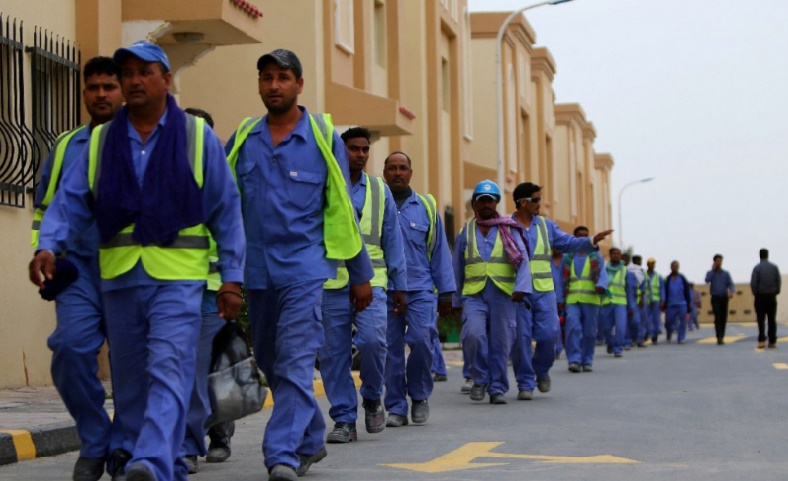 Des travailleurs du Mondial au Qatar passent des examens de santé