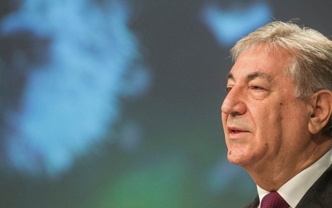 Karmenu Vella monte au créneau