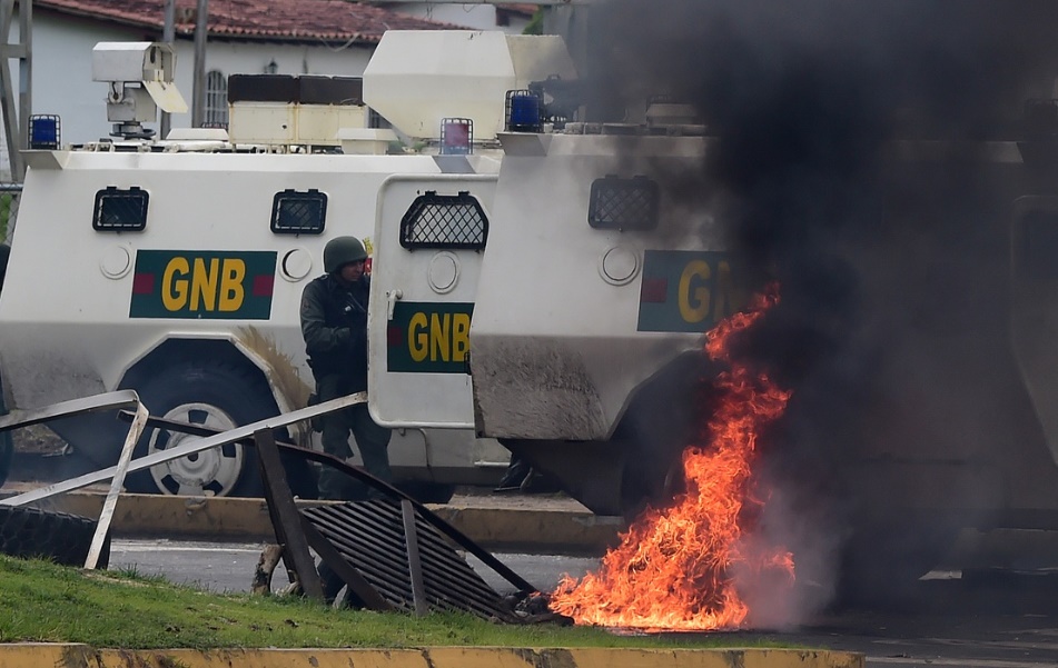 Traque des auteurs de l'attaque contre une base militaire au Venezuela