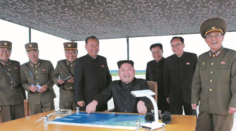 Pyongyang promet d'autres tirs de missiles