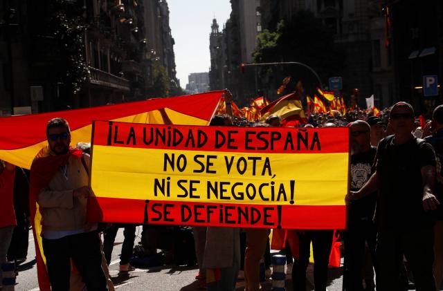 Les partisans de l’unité  défilent à Barcelone