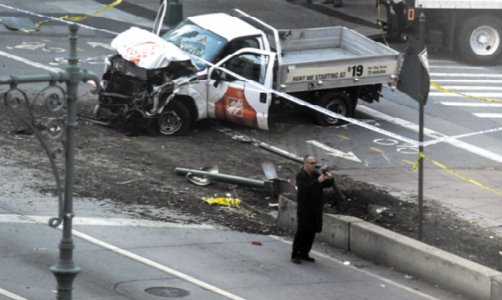 Huit morts dans un attentat à la voiture-bélier à New York